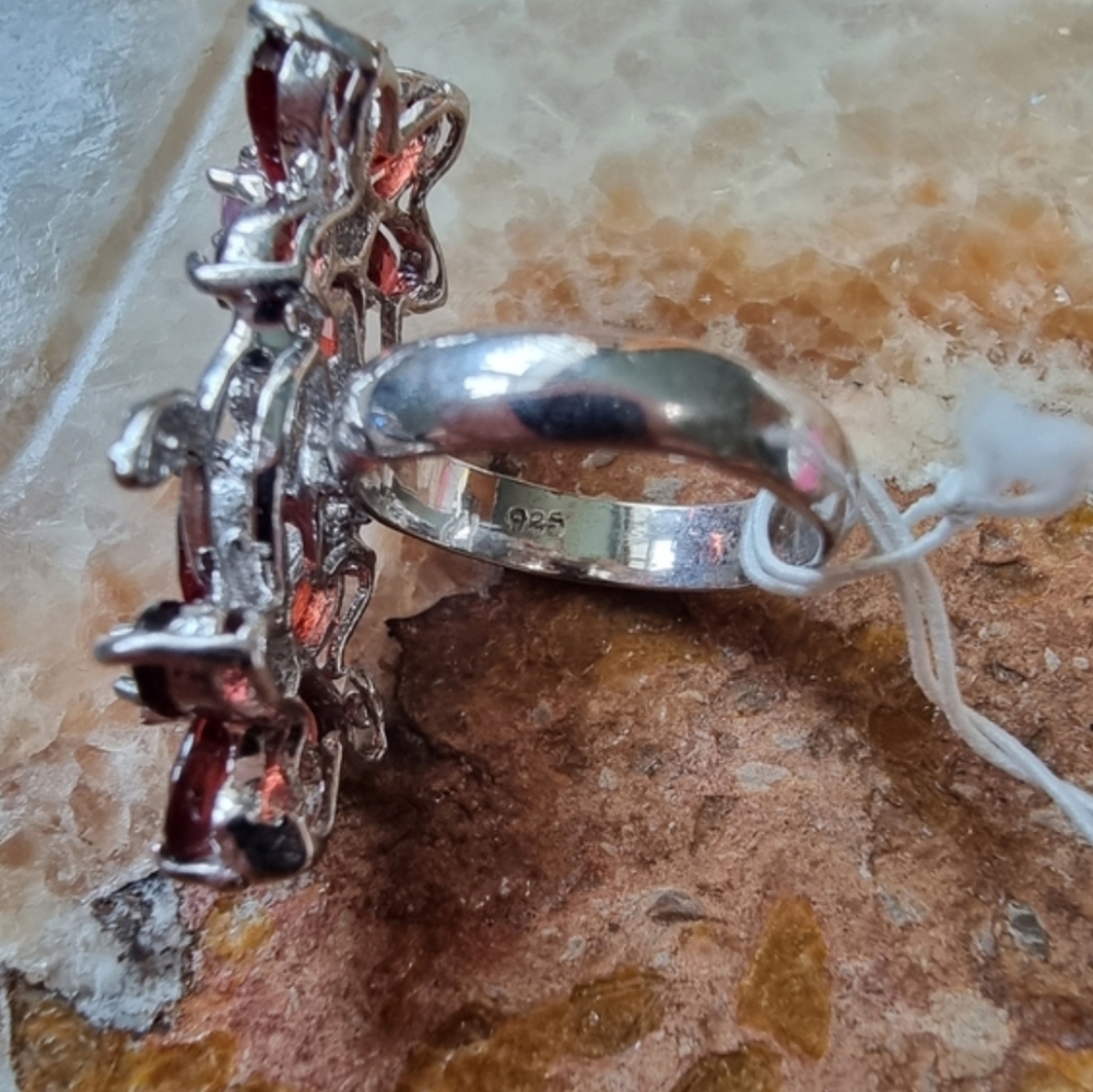 🆕️ Stunning Sterling Silver W/ 14k White Gold Overlay Garnet Flower Ring Sz 5.5 - Picture 5 of 7